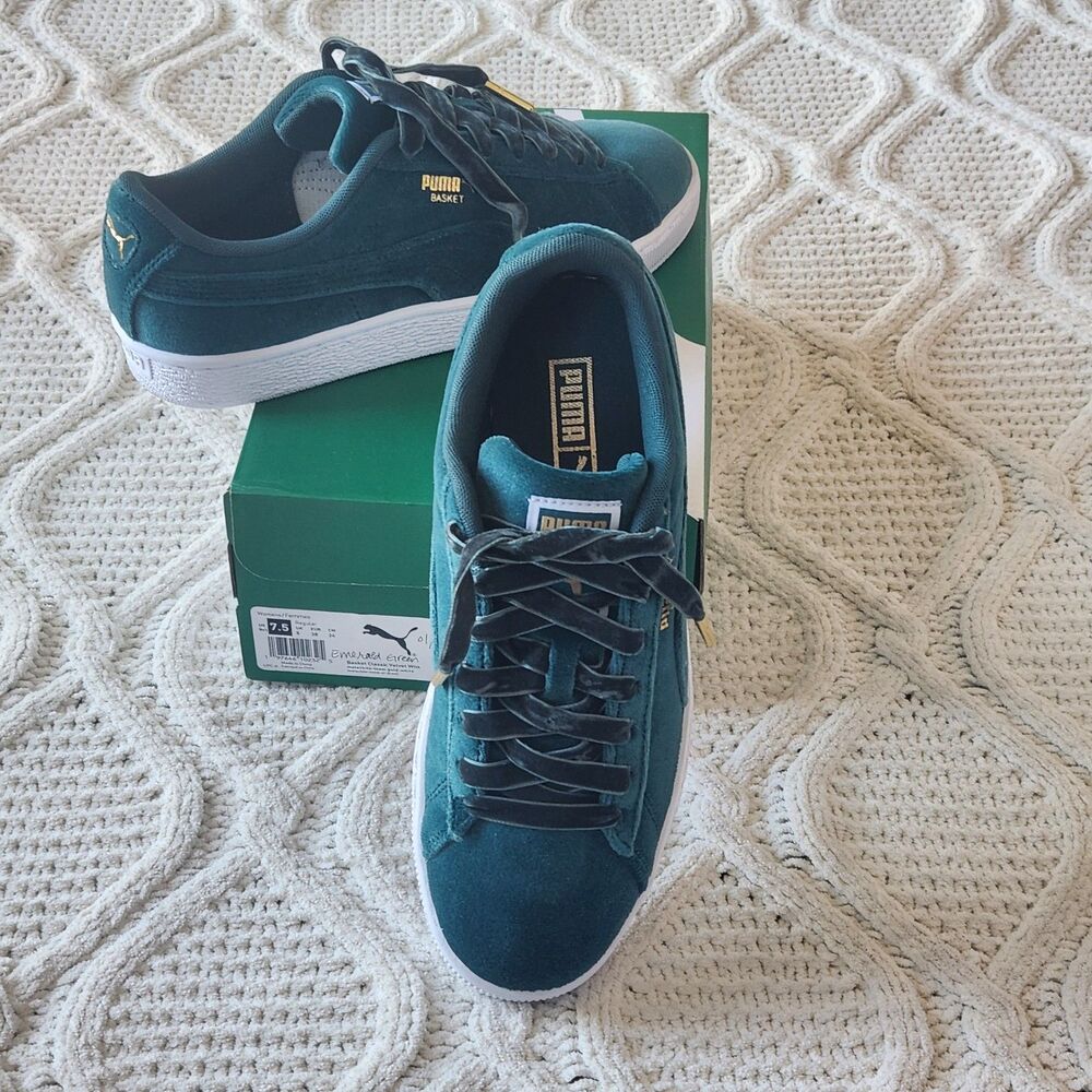 NIB Womens Puma Basket Classic Velvet Tennis Shoes Size 7.5